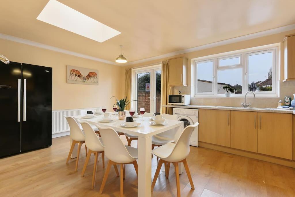 Holiday home Large 4 Bed House Contractors Professionals Private Parking Close To Nec