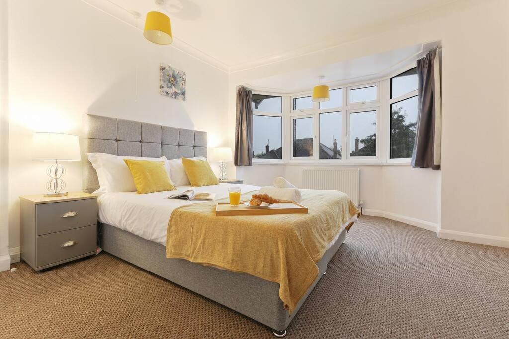 Large 4 Bed House Contractors Professionals Private Parking Close To Nec Holiday home Coventry